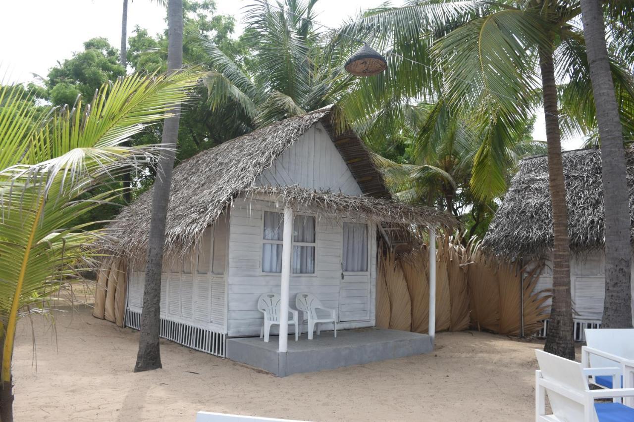 Alfresco Beach Hotel Uppuveli Exterior foto