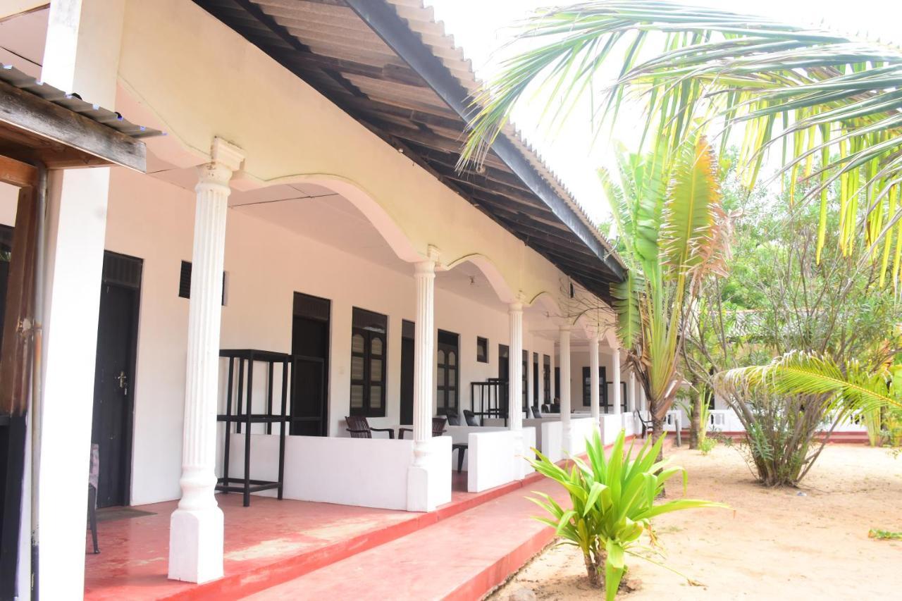 Alfresco Beach Hotel Uppuveli Exterior foto